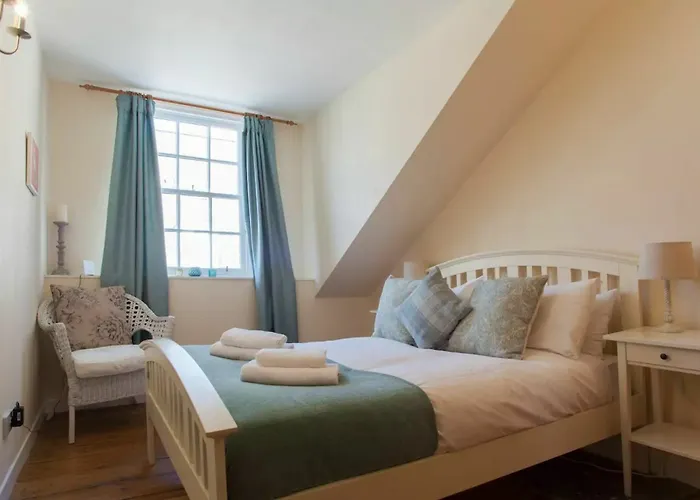 Cosy 2 Bedroom Apartment In Heart Of The City