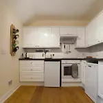 Cosy 2 Bedroom Apartment In Heart Of The City